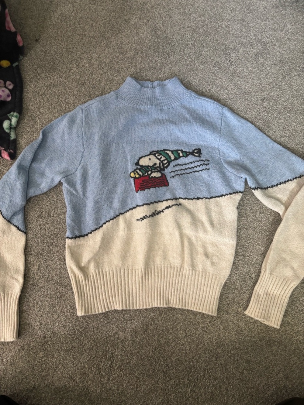 American Eagle Outfitters Light Blue and Cream Ski Graphic Turtleneck Sweater